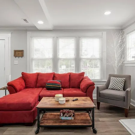 The Farmhouse Spacious, Moo-Tiful Haven By Rva!